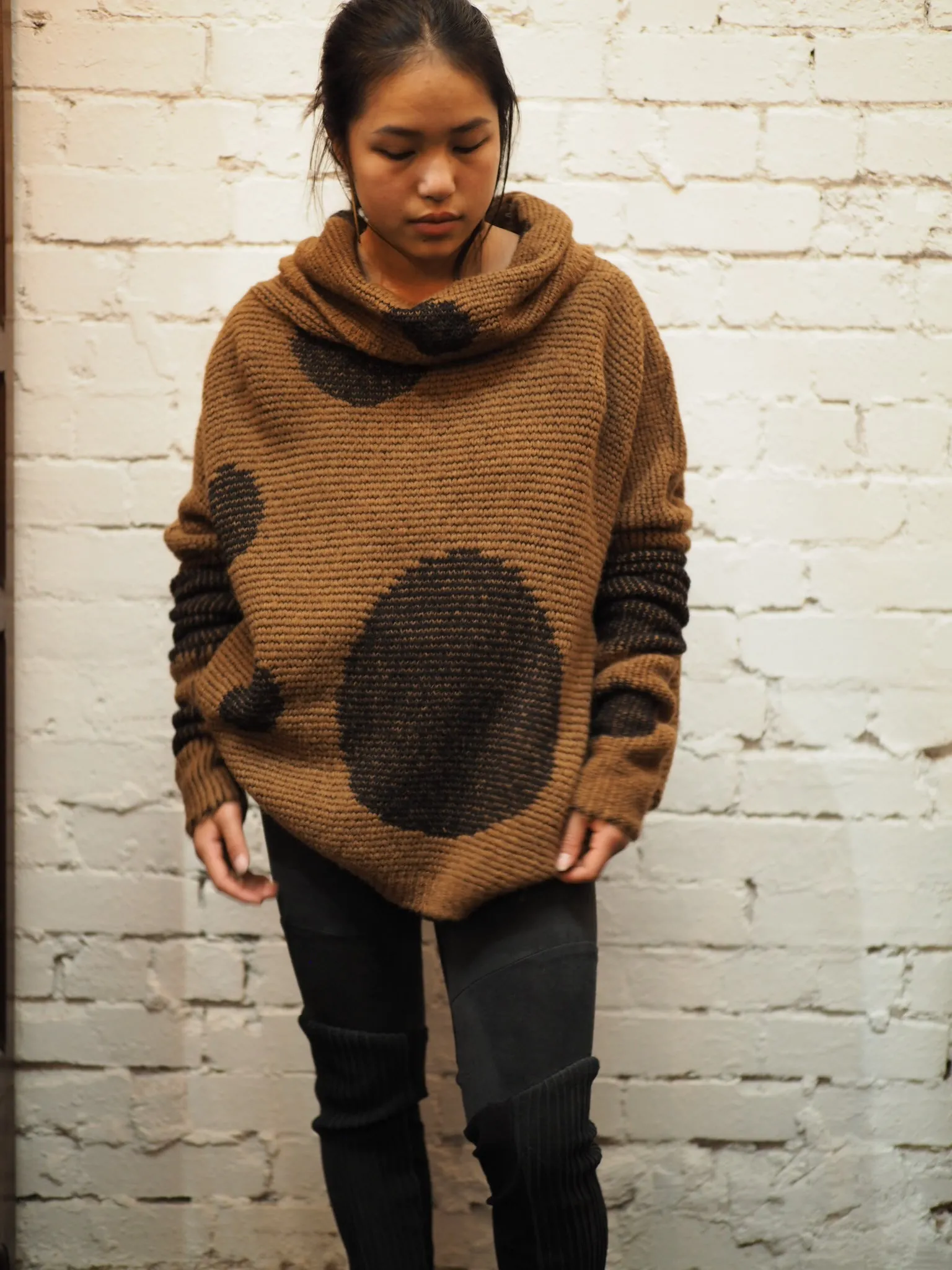 Over size spot sweater (Alpaca) - Camel / Black
