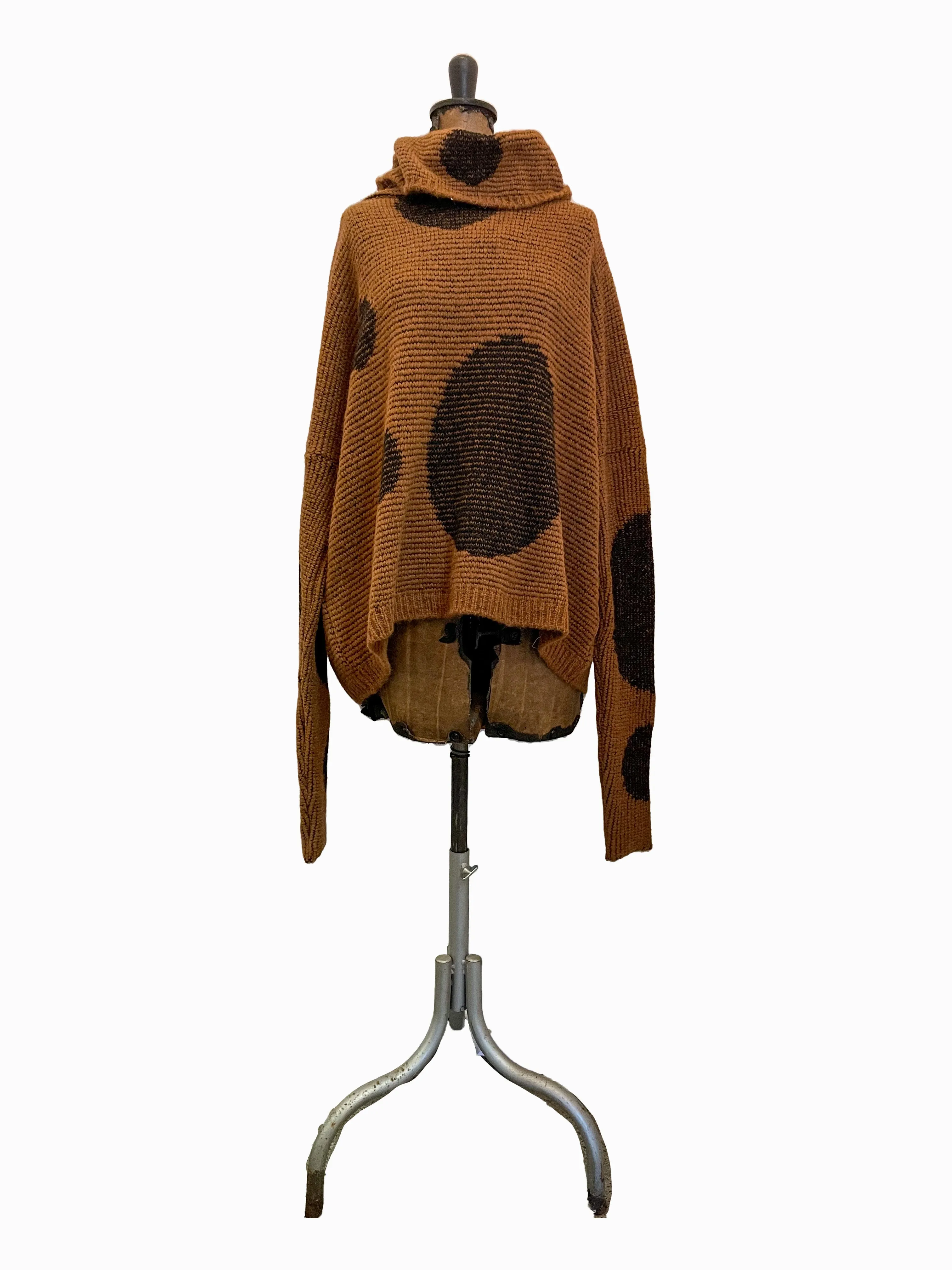 Over size spot sweater (Alpaca) - Camel / Black