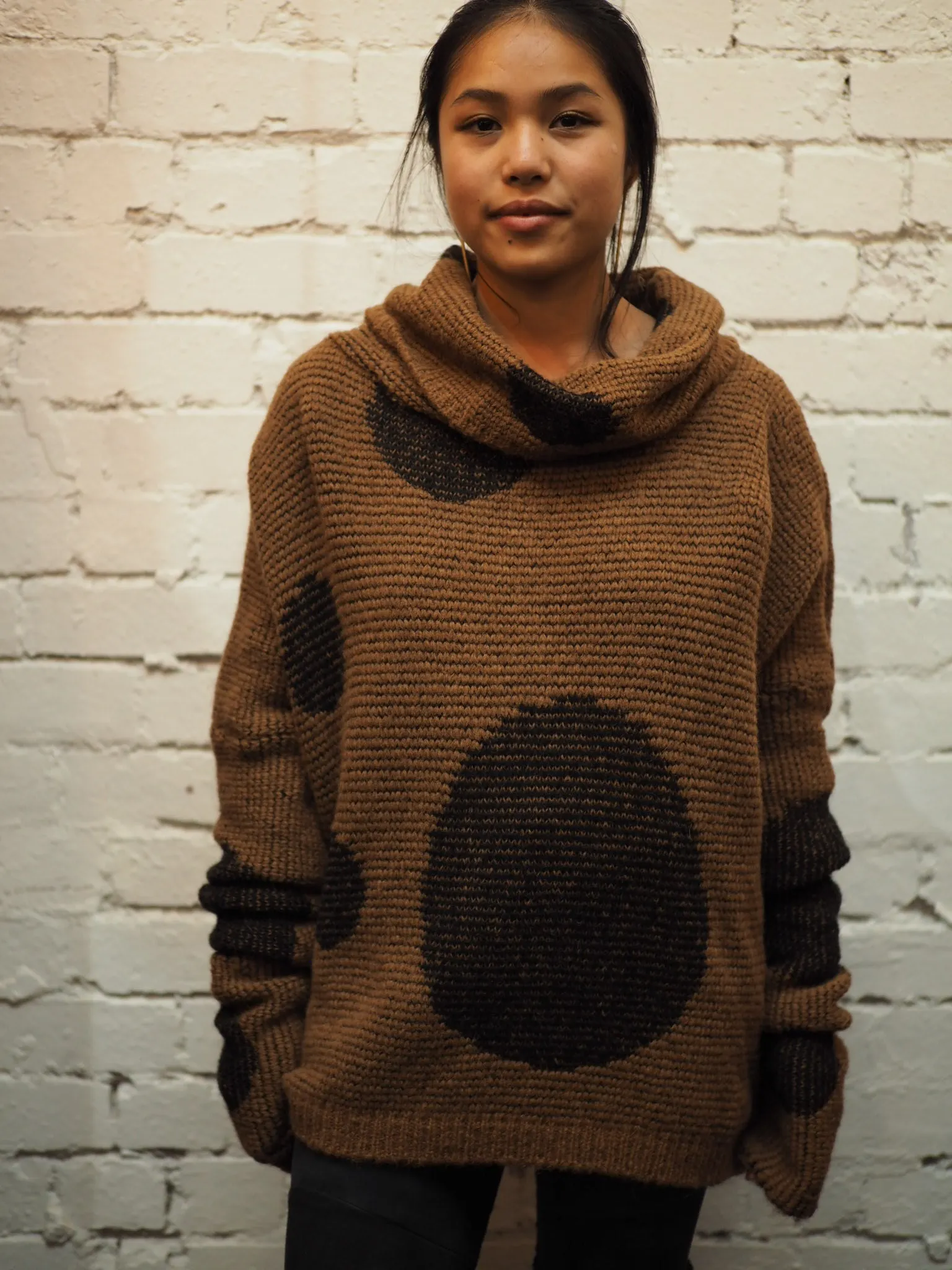 Over size spot sweater (Alpaca) - Camel / Black